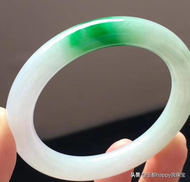 翡翠手镯日常磕碰翡翠手镯怕磕碰吗-第3张图片-翡翠网 翡翠手镯日常磕碰翡翠手镯怕磕碰吗-第3张图片-翡翠网