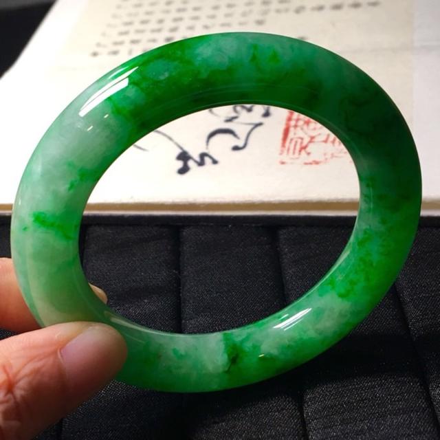 浓绿翡翠项链手链浓绿翡翠手镯-第1张图片-翡翠网