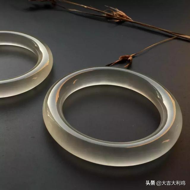 翡翠原石怎么区分种水,翡翠原石老料和新料怎样区分-第1张图片-翡翠网 翡翠原石怎么区分种水,翡翠原石老料和新料怎样区分-第1张图片-翡翠网