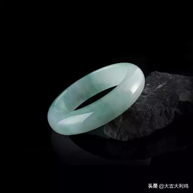 翡翠原石怎么区分种水,翡翠原石老料和新料怎样区分-第12张图片-翡翠网 翡翠原石怎么区分种水,翡翠原石老料和新料怎样区分-第12张图片-翡翠网