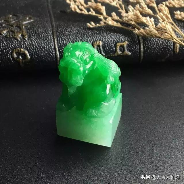 翡翠原石怎么区分种水,翡翠原石老料和新料怎样区分-第16张图片-翡翠网 翡翠原石怎么区分种水,翡翠原石老料和新料怎样区分-第16张图片-翡翠网