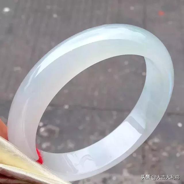 翡翠原石怎么区分种水,翡翠原石老料和新料怎样区分-第22张图片-翡翠网 翡翠原石怎么区分种水,翡翠原石老料和新料怎样区分-第22张图片-翡翠网