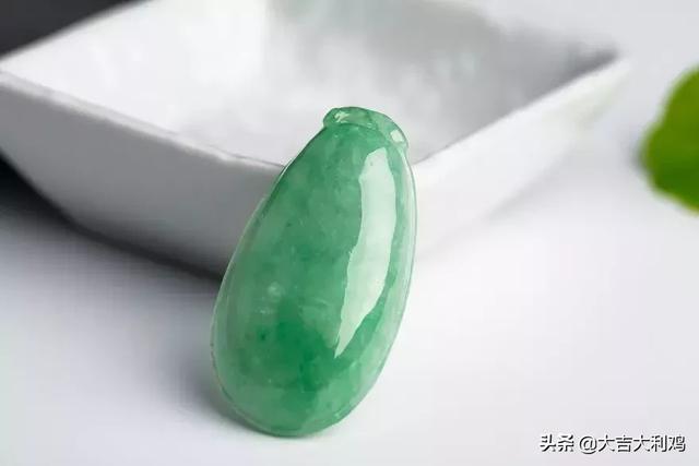 翡翠原石怎么区分种水,翡翠原石老料和新料怎样区分-第27张图片-翡翠网 翡翠原石怎么区分种水,翡翠原石老料和新料怎样区分-第27张图片-翡翠网