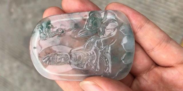 新手玩翡翠原石怎么玩新手怎么磨翡翠原石-第2张图片-翡翠网 新手玩翡翠原石怎么玩新手怎么磨翡翠原石-第2张图片-翡翠网