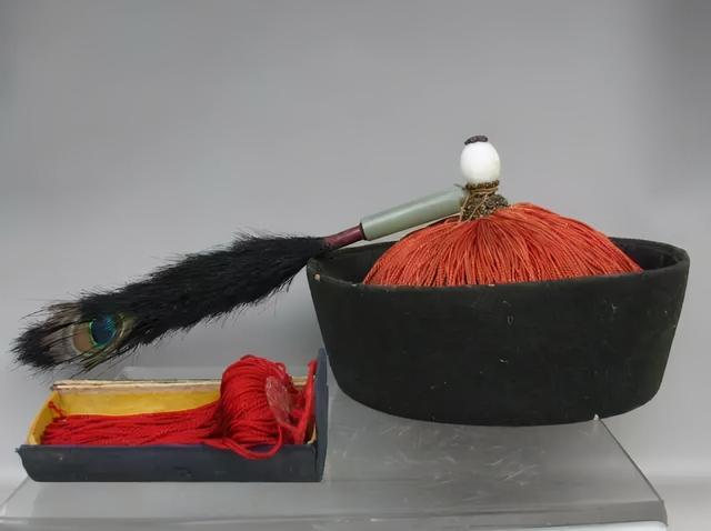 清代老翡翠翎管的特点清代官帽翡翠翎管价格-第2张图片-翡翠网 清代老翡翠翎管的特点清代官帽翡翠翎管价格-第2张图片-翡翠网