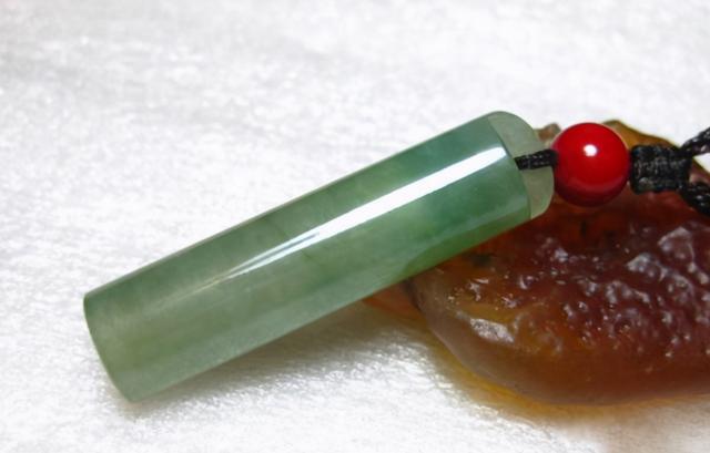 清代老翡翠翎管的特点清代官帽翡翠翎管价格-第6张图片-翡翠网 清代老翡翠翎管的特点清代官帽翡翠翎管价格-第6张图片-翡翠网