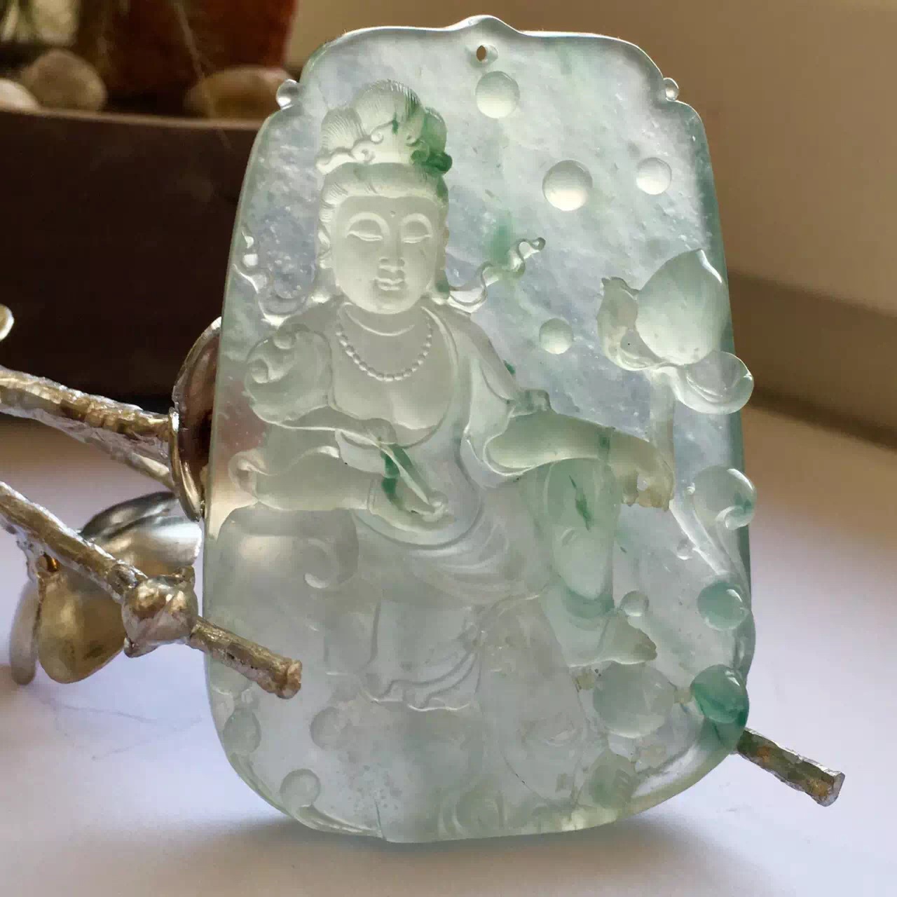 a货翡翠观音挂件价格的简单介绍-第1张图片-翡翠网 a货翡翠观音挂件价格的简单介绍-第1张图片-翡翠网