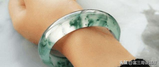 翡翠飘花什么意思,翡翠飘花是什么意思-第4张图片-翡翠网 翡翠飘花什么意思,翡翠飘花是什么意思-第4张图片-翡翠网