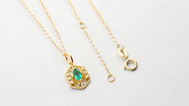 翡翠手镯上的挂绳的简单介绍-第4张图片-翡翠网 翡翠手镯上的挂绳的简单介绍-第4张图片-翡翠网