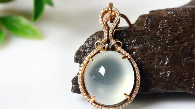 翡翠手镯上的挂绳的简单介绍-第5张图片-翡翠网 翡翠手镯上的挂绳的简单介绍-第5张图片-翡翠网