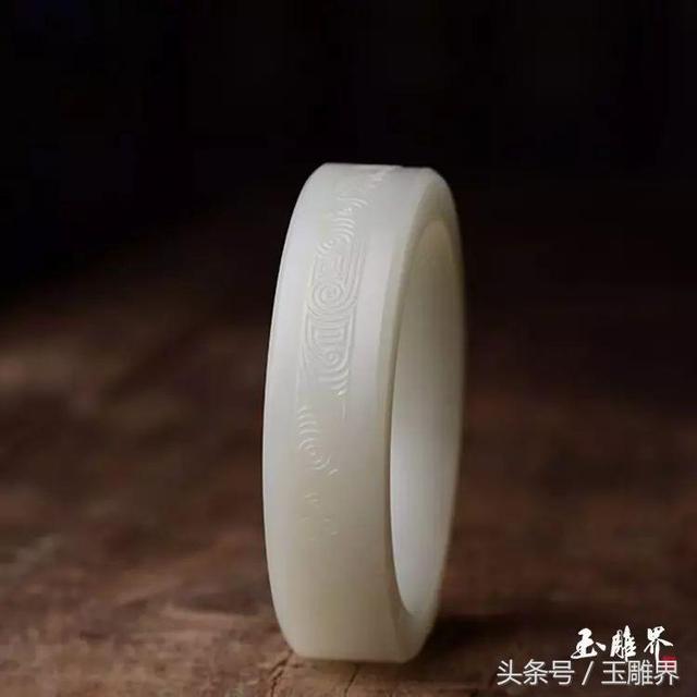 翡翠雕刻手镯有避纹,翡翠雕刻手镯-第8张图片-翡翠网 翡翠雕刻手镯有避纹,翡翠雕刻手镯-第8张图片-翡翠网