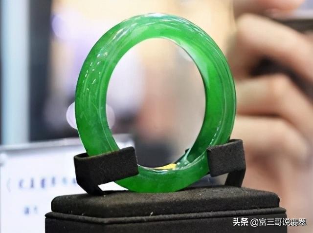 翡翠手镯商家捡漏,淘宝翡翠手镯直播捡漏是真的吗-第3张图片-翡翠网 翡翠手镯商家捡漏,淘宝翡翠手镯直播捡漏是真的吗-第3张图片-翡翠网