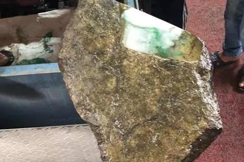 假翡翠原石制作手镯视频手工翡翠原石制作-第1张图片-翡翠网 假翡翠原石制作手镯视频手工翡翠原石制作-第1张图片-翡翠网