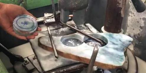 假翡翠原石制作手镯视频手工翡翠原石制作-第5张图片-翡翠网 假翡翠原石制作手镯视频手工翡翠原石制作-第5张图片-翡翠网
