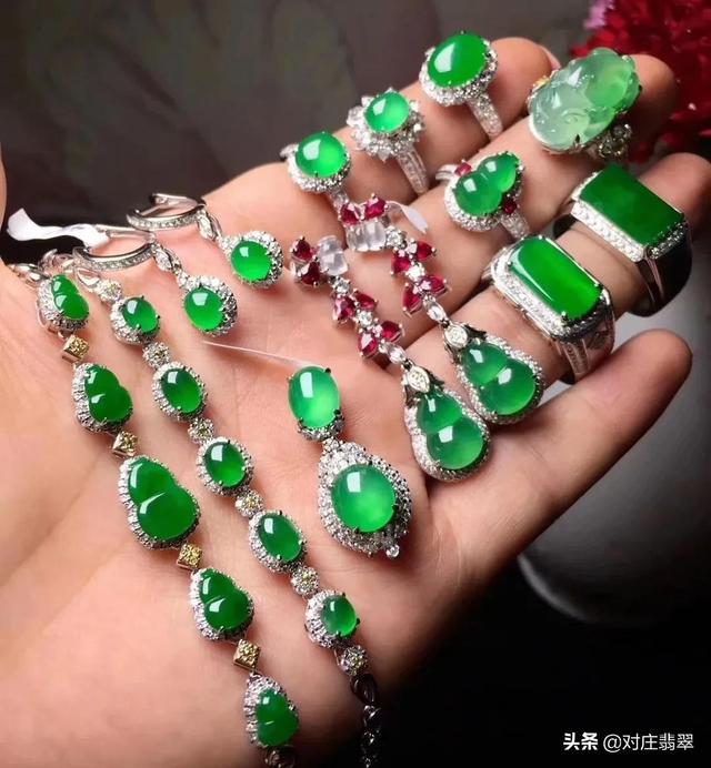 藕粉种翡翠翡翠手镯 藕粉地-第7张图片-翡翠网 藕粉种翡翠翡翠手镯 藕粉地-第7张图片-翡翠网