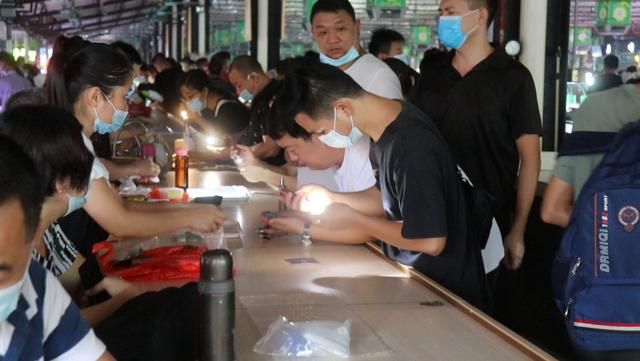 男人戴翡翠山水牌好吗,二手翡翠山水牌价格-第2张图片-翡翠网 男人戴翡翠山水牌好吗,二手翡翠山水牌价格-第2张图片-翡翠网