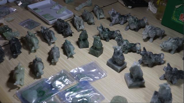 男人戴翡翠山水牌好吗,二手翡翠山水牌价格-第3张图片-翡翠网 男人戴翡翠山水牌好吗,二手翡翠山水牌价格-第3张图片-翡翠网