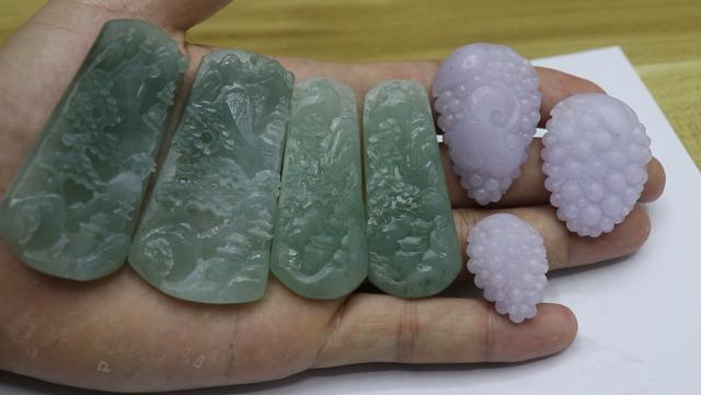 男人戴翡翠山水牌好吗,二手翡翠山水牌价格-第6张图片-翡翠网 男人戴翡翠山水牌好吗,二手翡翠山水牌价格-第6张图片-翡翠网