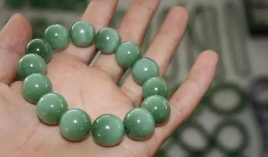 翡翠原石和成品哪个收藏好汶川翡翠原石成品-第2张图片-翡翠网 翡翠原石和成品哪个收藏好汶川翡翠原石成品-第2张图片-翡翠网