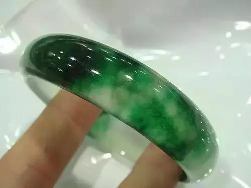 b类翡翠手镯的简单介绍-第5张图片-翡翠网 b类翡翠手镯的简单介绍-第5张图片-翡翠网