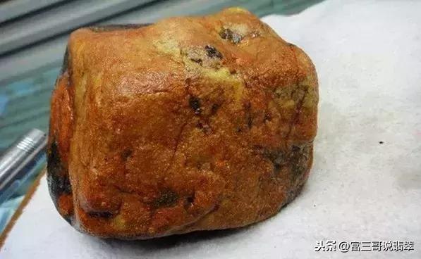 白皮子的翡翠原石,白皮木那翡翠原石特点-第8张图片-翡翠网 白皮子的翡翠原石,白皮木那翡翠原石特点-第8张图片-翡翠网