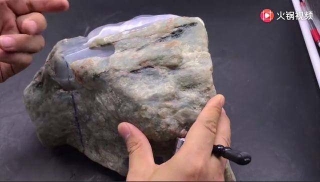 十个亿的紫罗兰翡翠原石,20亿玻璃种紫罗兰翡翠-第4张图片-翡翠网