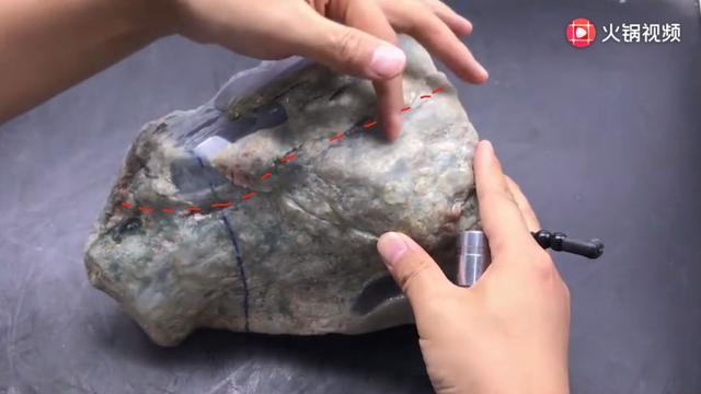 十个亿的紫罗兰翡翠原石,20亿玻璃种紫罗兰翡翠-第8张图片-翡翠网 十个亿的紫罗兰翡翠原石,20亿玻璃种紫罗兰翡翠-第8张图片-翡翠网