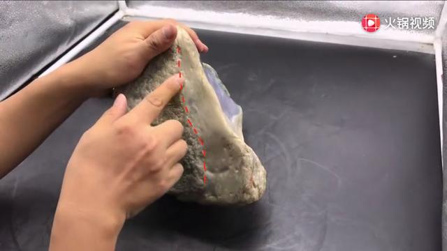 十个亿的紫罗兰翡翠原石,20亿玻璃种紫罗兰翡翠-第12张图片-翡翠网 十个亿的紫罗兰翡翠原石,20亿玻璃种紫罗兰翡翠-第12张图片-翡翠网