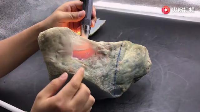 十个亿的紫罗兰翡翠原石,20亿玻璃种紫罗兰翡翠-第13张图片-翡翠网 十个亿的紫罗兰翡翠原石,20亿玻璃种紫罗兰翡翠-第13张图片-翡翠网