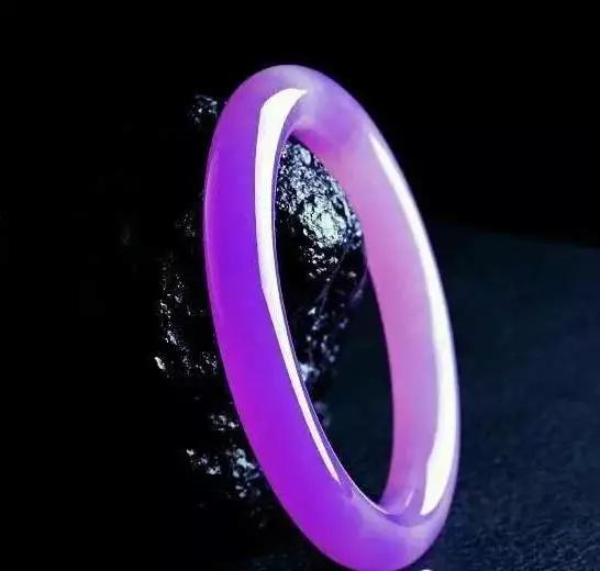 十个亿的紫罗兰翡翠原石,20亿玻璃种紫罗兰翡翠-第21张图片-翡翠网 十个亿的紫罗兰翡翠原石,20亿玻璃种紫罗兰翡翠-第21张图片-翡翠网