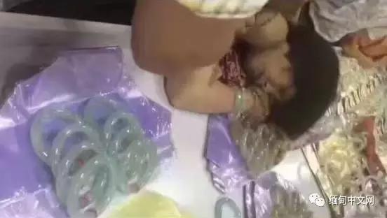 30万翡翠手镯新闻的简单介绍-第1张图片-翡翠网 30万翡翠手镯新闻的简单介绍-第1张图片-翡翠网