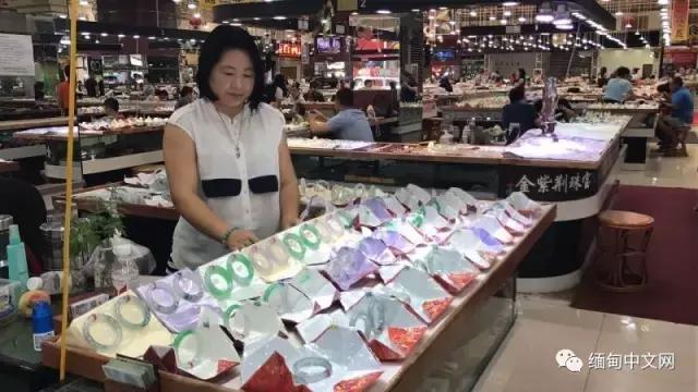 30万翡翠手镯新闻的简单介绍-第6张图片-翡翠网 30万翡翠手镯新闻的简单介绍-第6张图片-翡翠网