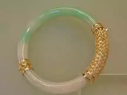 30万翡翠手镯新闻的简单介绍-第12张图片-翡翠网 30万翡翠手镯新闻的简单介绍-第12张图片-翡翠网