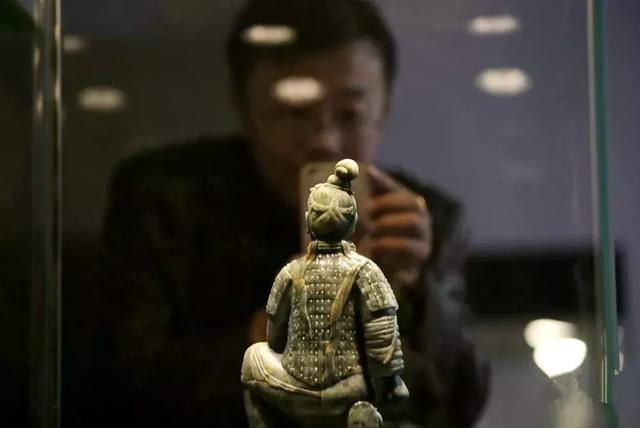 翡翠的专业知识视频讲解,翡翠知识讲解视频九鼎翡翠-第1张图片-翡翠网 翡翠的专业知识视频讲解,翡翠知识讲解视频九鼎翡翠-第1张图片-翡翠网