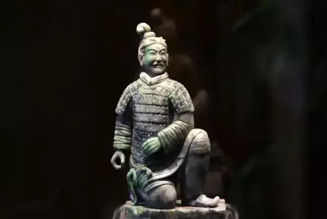 翡翠的专业知识视频讲解,翡翠知识讲解视频九鼎翡翠-第4张图片-翡翠网 翡翠的专业知识视频讲解,翡翠知识讲解视频九鼎翡翠-第4张图片-翡翠网