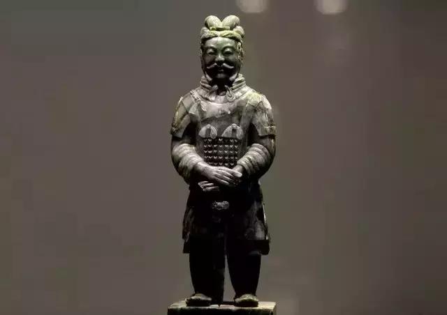 翡翠的专业知识视频讲解,翡翠知识讲解视频九鼎翡翠-第5张图片-翡翠网 翡翠的专业知识视频讲解,翡翠知识讲解视频九鼎翡翠-第5张图片-翡翠网