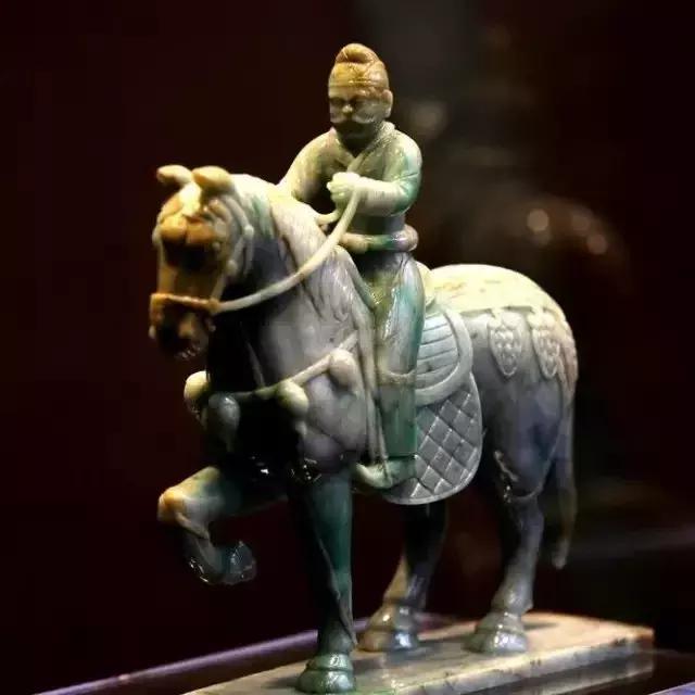 翡翠的专业知识视频讲解,翡翠知识讲解视频九鼎翡翠-第6张图片-翡翠网 翡翠的专业知识视频讲解,翡翠知识讲解视频九鼎翡翠-第6张图片-翡翠网