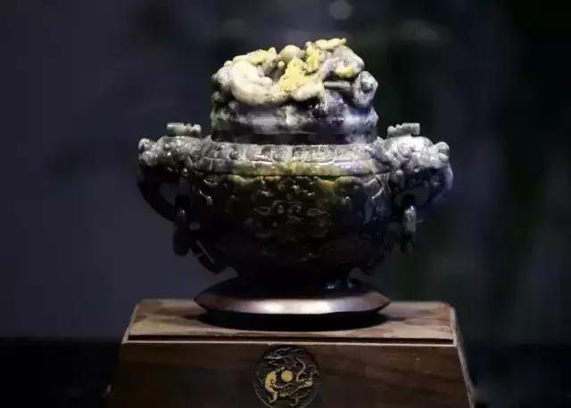 翡翠的专业知识视频讲解,翡翠知识讲解视频九鼎翡翠-第14张图片-翡翠网 翡翠的专业知识视频讲解,翡翠知识讲解视频九鼎翡翠-第14张图片-翡翠网