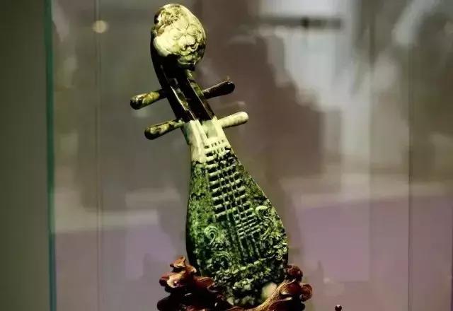 翡翠的专业知识视频讲解,翡翠知识讲解视频九鼎翡翠-第17张图片-翡翠网 翡翠的专业知识视频讲解,翡翠知识讲解视频九鼎翡翠-第17张图片-翡翠网