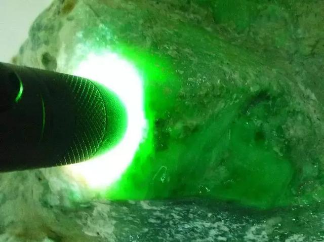 翡翠的专业知识视频讲解,翡翠知识讲解视频九鼎翡翠-第22张图片-翡翠网 翡翠的专业知识视频讲解,翡翠知识讲解视频九鼎翡翠-第22张图片-翡翠网