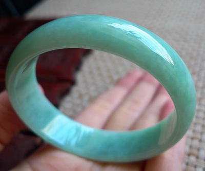 1万左右翡翠手镯图片翡翠手镯代理-第2张图片-翡翠网 1万左右翡翠手镯图片翡翠手镯代理-第2张图片-翡翠网