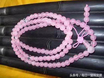 淡绿色翡翠手镯图片,翡翠手镯晚上淡绿色-第12张图片-翡翠网 淡绿色翡翠手镯图片,翡翠手镯晚上淡绿色-第12张图片-翡翠网