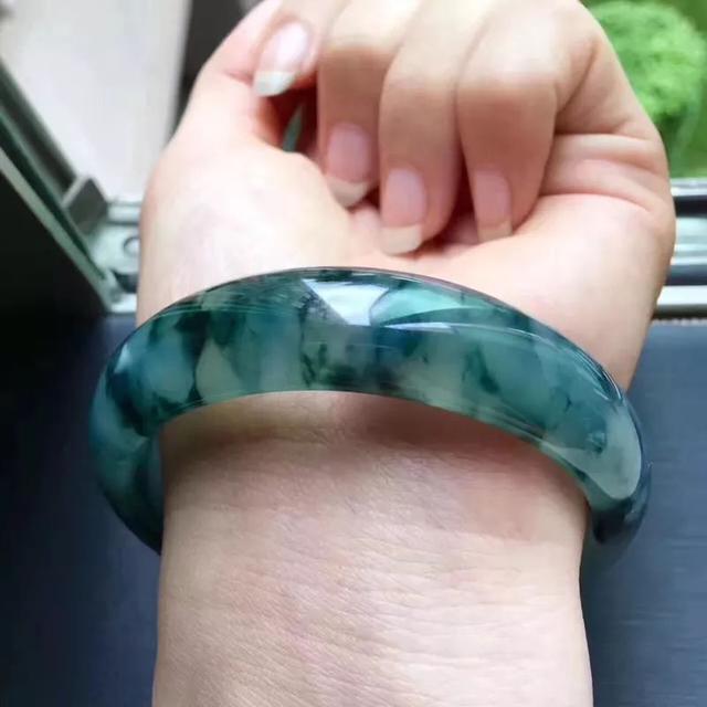 藓加绿翡翠手镯翡翠手镯有藓要不要-第4张图片-翡翠网 藓加绿翡翠手镯翡翠手镯有藓要不要-第4张图片-翡翠网