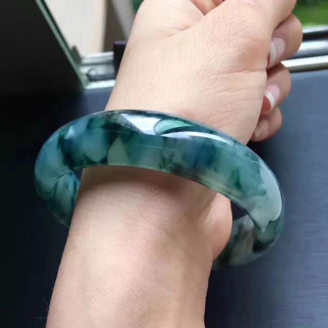 藓加绿翡翠手镯翡翠手镯有藓要不要-第5张图片-翡翠网 藓加绿翡翠手镯翡翠手镯有藓要不要-第5张图片-翡翠网