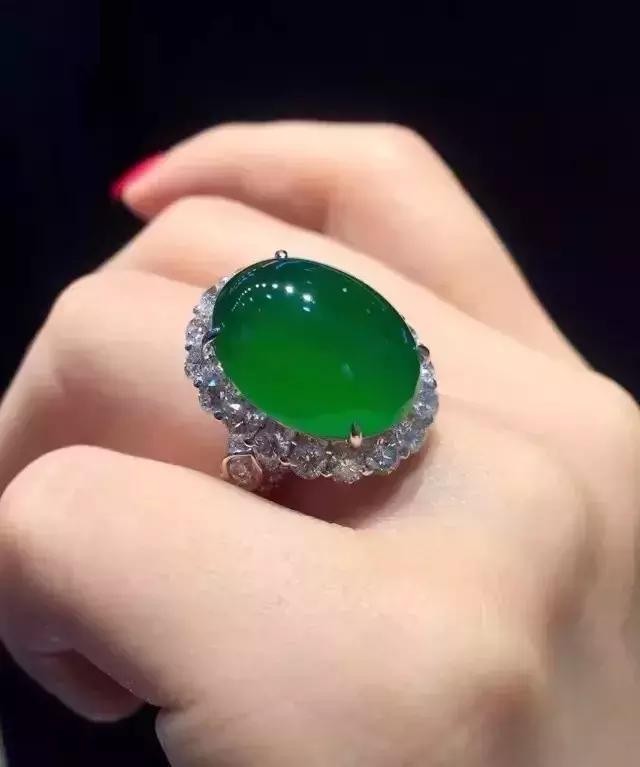 翡翠原石放水里翡翠原石放水里好吗-第7张图片-翡翠网 翡翠原石放水里翡翠原石放水里好吗-第7张图片-翡翠网