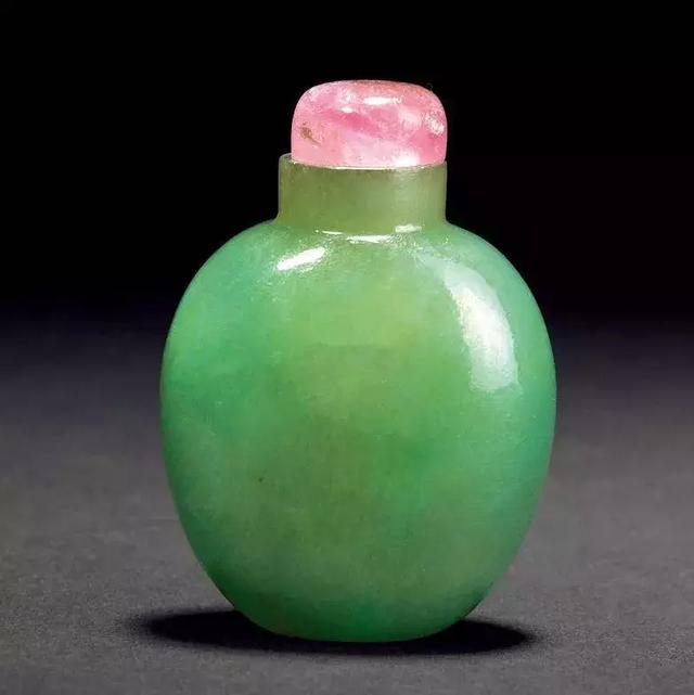 翡翠极品手镯,翡翠极品手镯几亿元-第3张图片-翡翠网 翡翠极品手镯,翡翠极品手镯几亿元-第3张图片-翡翠网