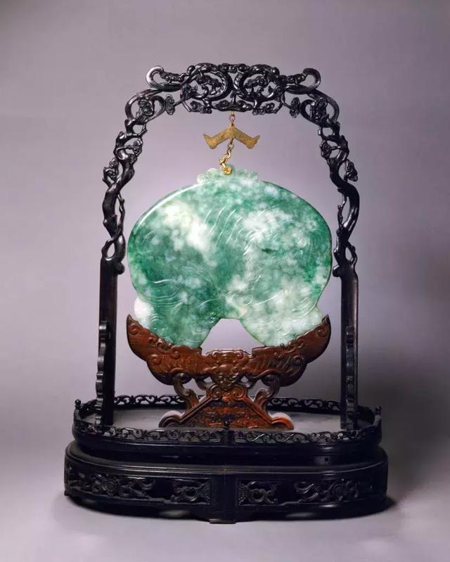 翡翠极品手镯,翡翠极品手镯几亿元-第5张图片-翡翠网 翡翠极品手镯,翡翠极品手镯几亿元-第5张图片-翡翠网