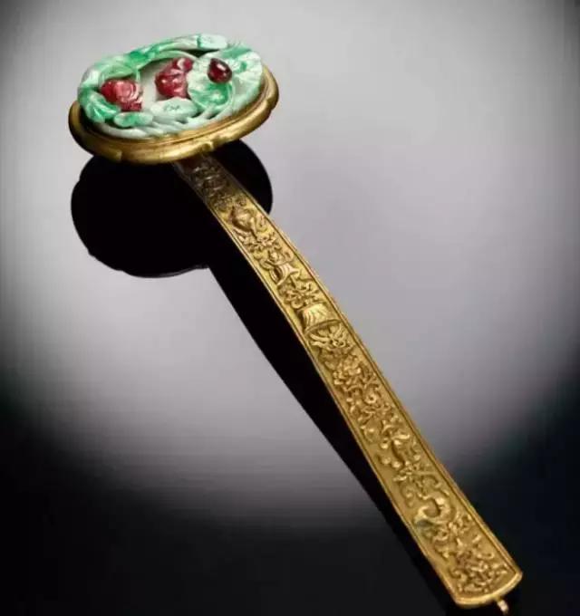 翡翠极品手镯,翡翠极品手镯几亿元-第9张图片-翡翠网 翡翠极品手镯,翡翠极品手镯几亿元-第9张图片-翡翠网