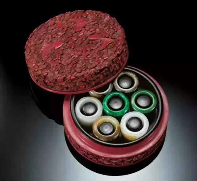 翡翠极品手镯,翡翠极品手镯几亿元-第16张图片-翡翠网 翡翠极品手镯,翡翠极品手镯几亿元-第16张图片-翡翠网