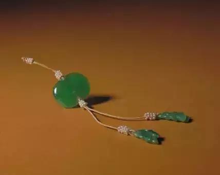 翡翠极品手镯,翡翠极品手镯几亿元-第34张图片-翡翠网 翡翠极品手镯,翡翠极品手镯几亿元-第34张图片-翡翠网